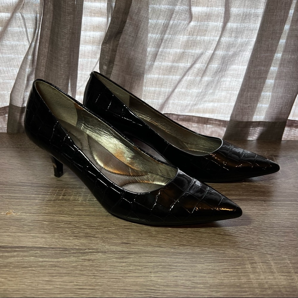 Black faux crocodile kitten heel pumps women’s size 9 with cushioned footbed